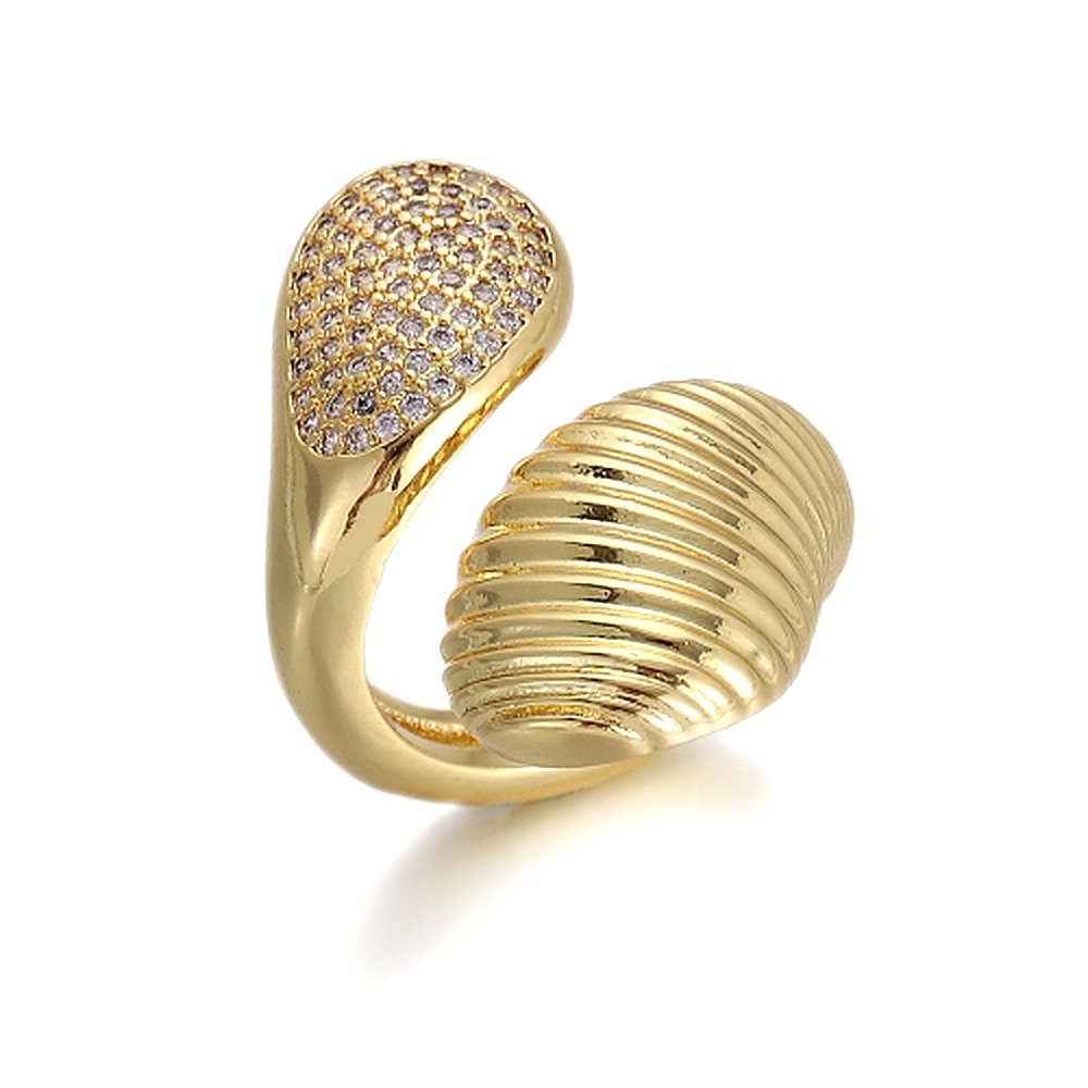 Ribbed Shell Pavé Ring